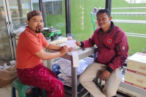 penyerahan dana kejurda tapak suci takalar oleh pihak koni