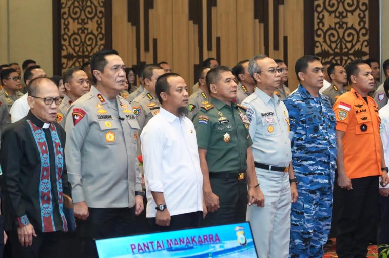 Rapat koordinasi lintas sektoral pengamanan Natal dan Tahun Baru 2025–2026 di Makassar