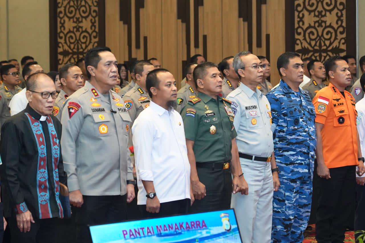 Rapat koordinasi lintas sektoral pengamanan Natal dan Tahun Baru 2025–2026 di Makassar