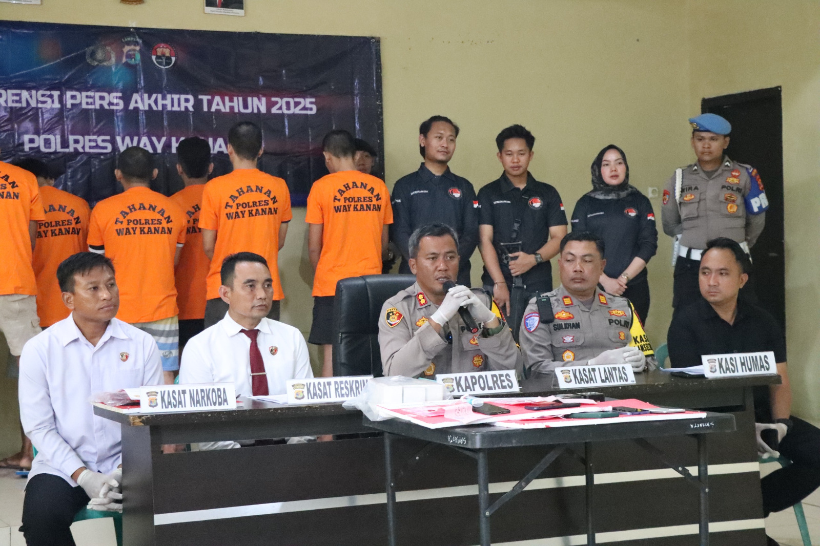 Kapolres Way Kanan AKBP Adanan Mangopang memaparkan capaian pengungkapan kasus narkotika tahun 2025