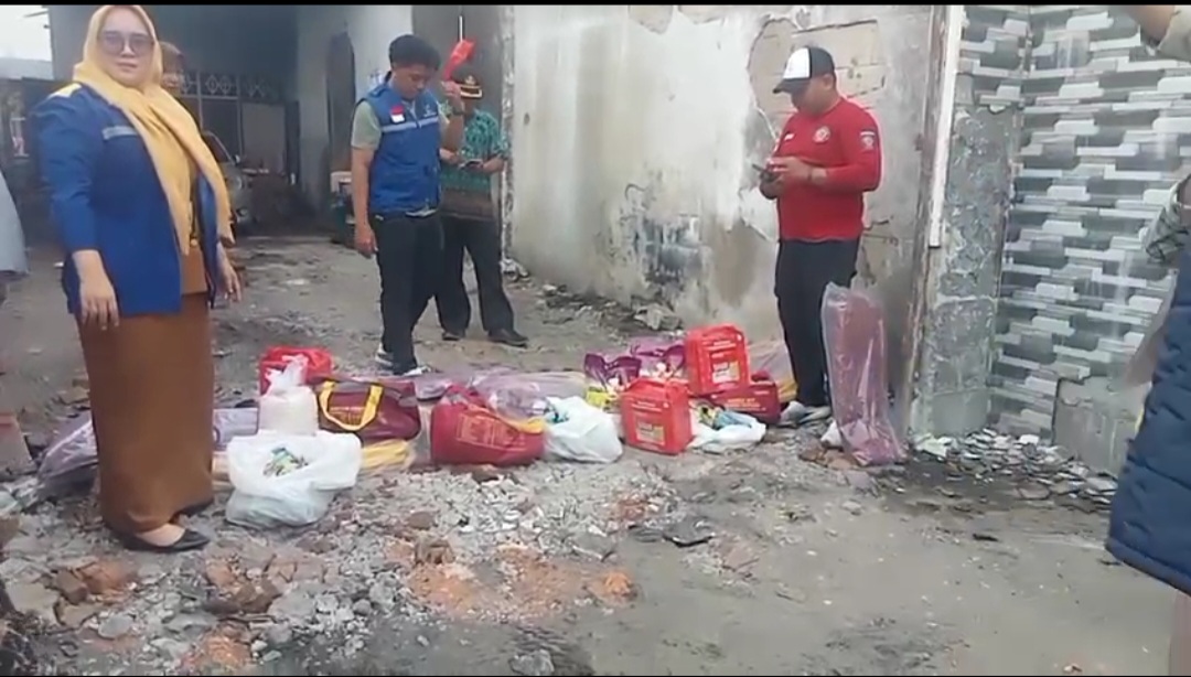 Bantuan Dinas Sosial untuk korban kebakaran Dusun Jonggoa Galesong Utara Takalar Sulawesi Selatan