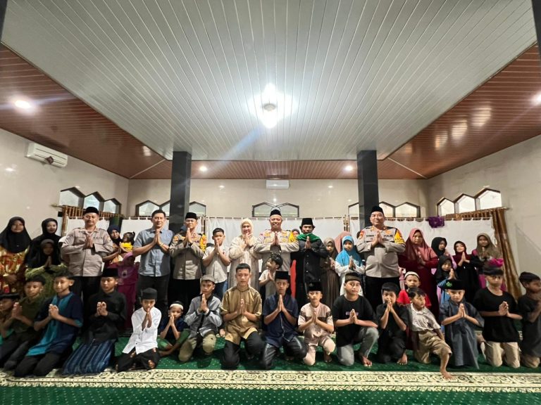 Kapolres Way Kanan santuni anak yatim dalam kegiatan buka puasa Ramadan 1447 H