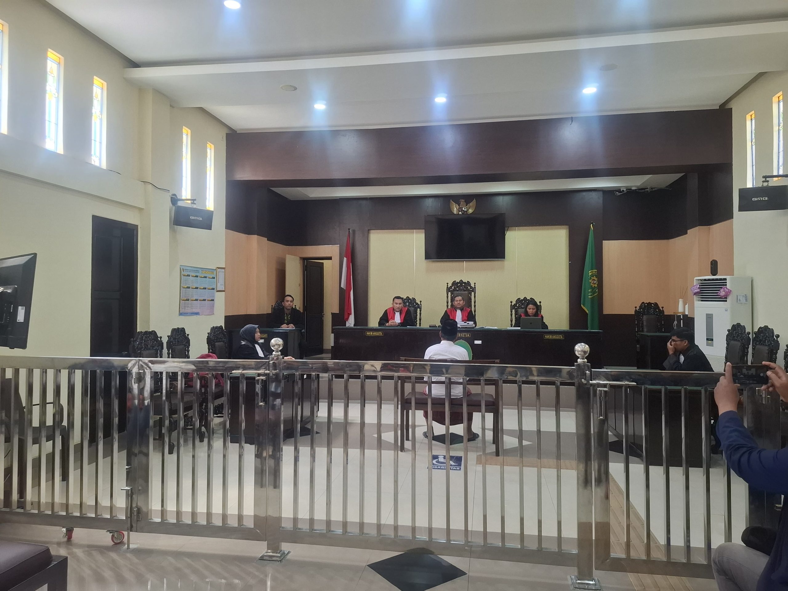 Sidang putusan perkara penggunaan AJB palsu di Pengadilan Negeri Sampang terkait Sertifikat Nomor 2165 Gunung Sekar