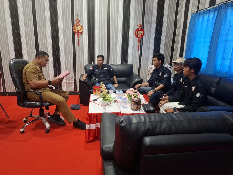 Tim LBH CCI DPW Sulawesi Tengah saat silaturahmi dengan jajaran Kesbangpol Kabupaten Morowali