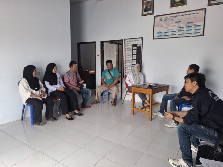 Tim LBH CCI DPW Sulteng dalam kunjungan silaturahmi dan edukasi hukum di Desa Umpanga, Morowali.