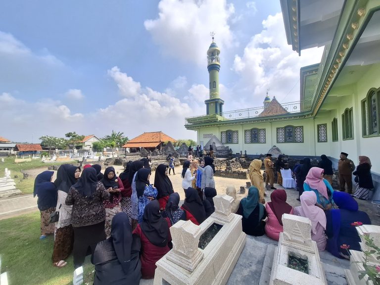 Peringatan Hari Kartini 2026 di Sampang bersama Dharma Wanita dan PKK