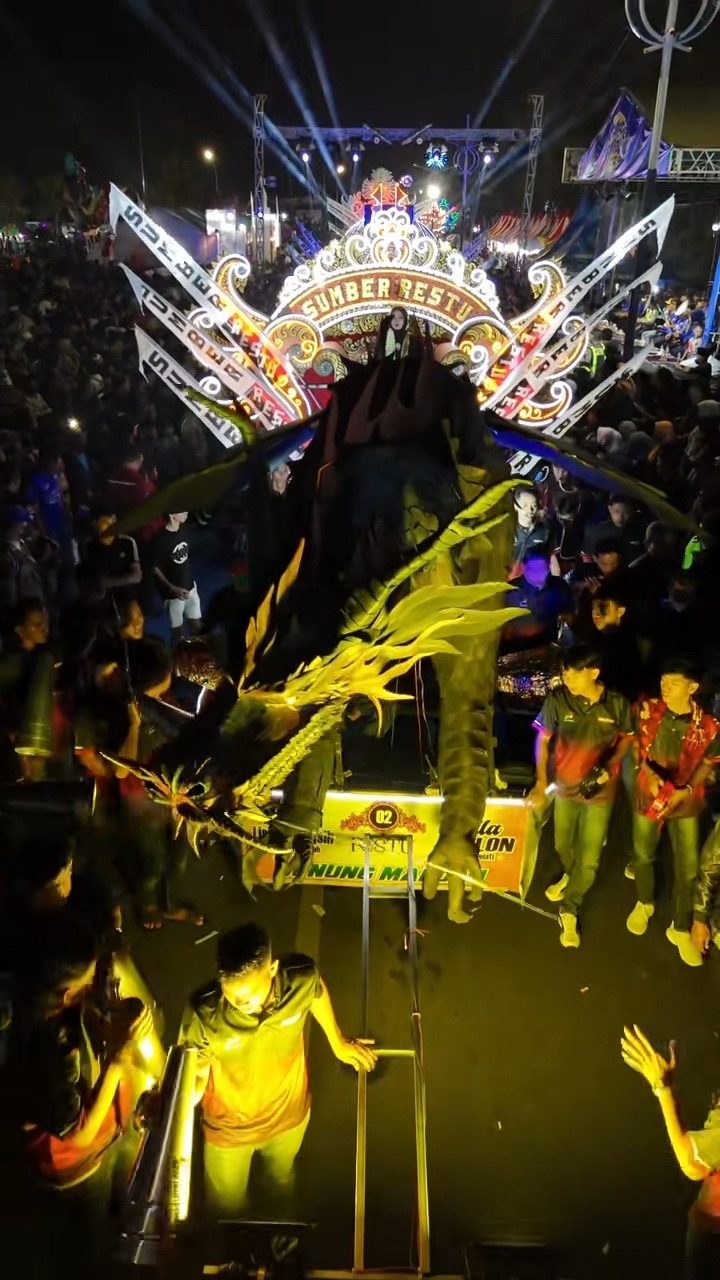 Parade Daul Combo Sampang 2026 dengan 32 grup tampilkan musik tradisional khas Madura