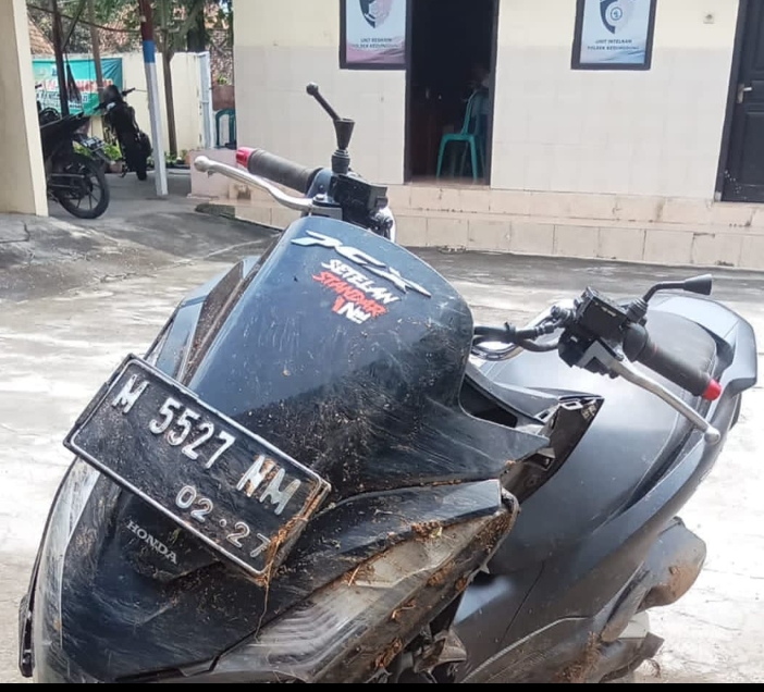 Sepeda motor Honda PCX milik korban pencurian dengan kekerasan yang diamankan sebagai barang bukti oleh kepolisian di Sampang