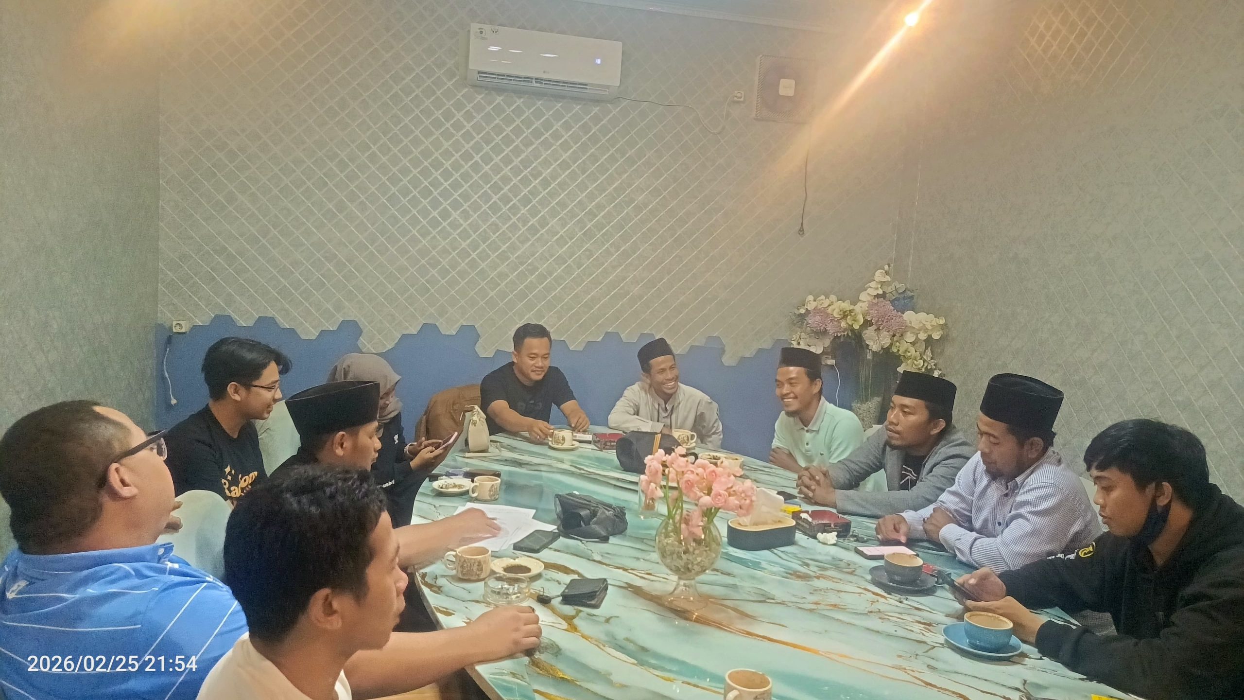 Rapat koordinasi PWI Sampang persiapan bakti sosial Ramadan dan HPN 2026 di Kabupaten Sampang Jawa Timur