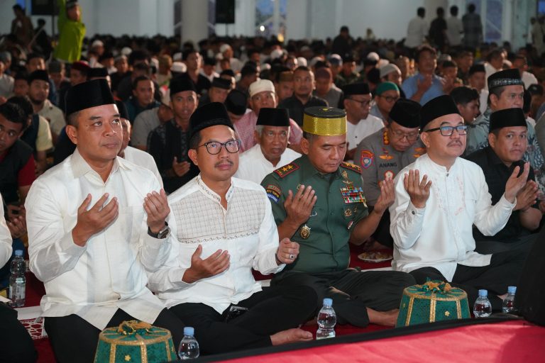 Pangdam XIV Hasanuddin menghadiri Buka Puasa Akbar Ramadan 1447 H di Masjid Kubah 99 Makassar