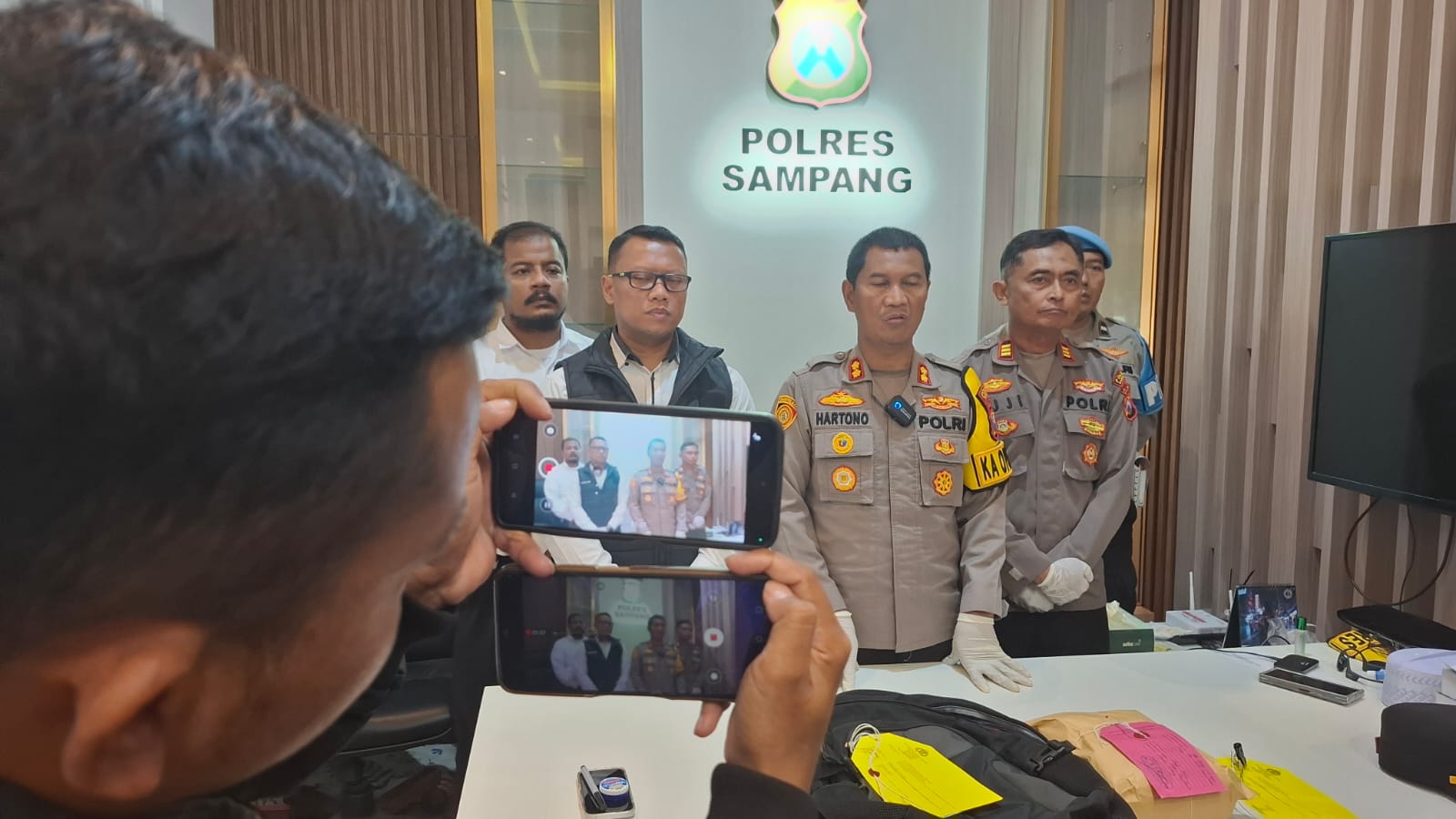 Barang bukti narkotika jenis sabu seberat lebih dari 3 kilogram yang diamankan polisi dalam pengungkapan kasus peredaran narkoba