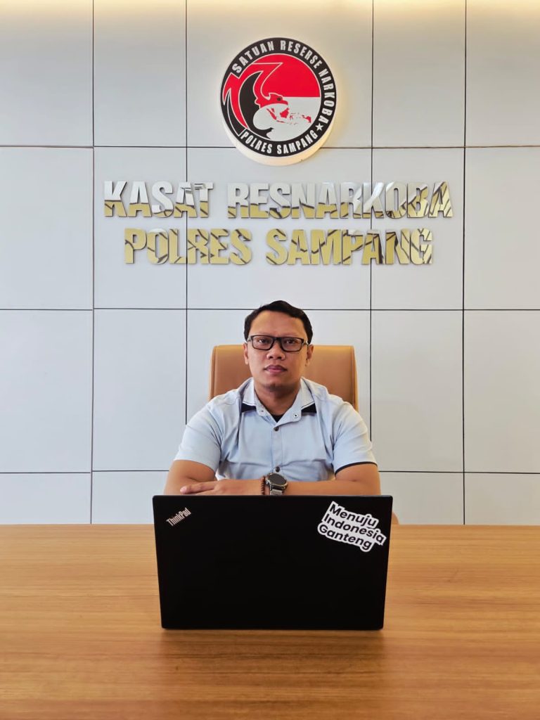 Kasat Resnarkoba Polres Sampang Iptu Yuda Julianto memberikan klarifikasi terkait isu tebusan dalam kasus ekstasi di Sampang.