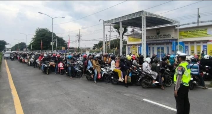 Rekayasa lalu lintas di Jembatan Suramadu saat puncak arus mudik Lebaran 2026 menuju Madura