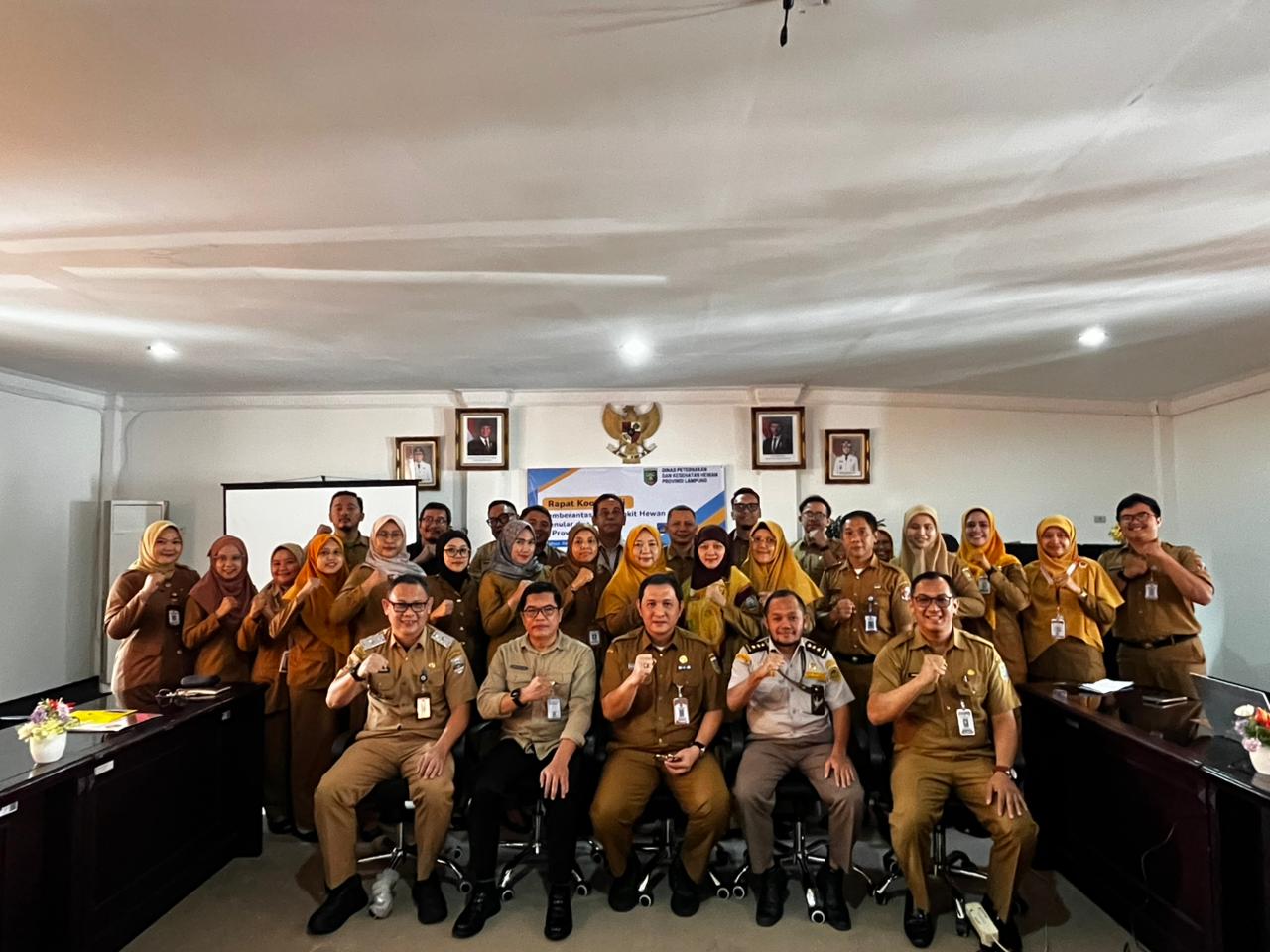 Rapat koordinasi pengendalian PMK Pemprov Lampung bersama dinas peternakan kabupaten kota