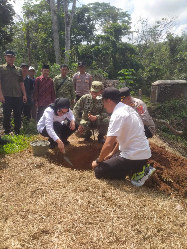 Pembangunan jembatan gantung Way Kanan