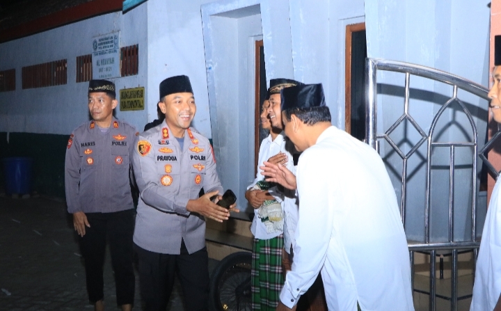 Kapolres Ngawi Subuh Keliling bersama masyarakat