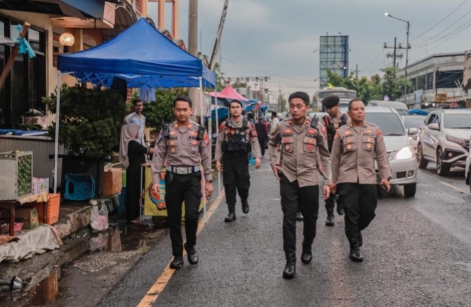 Pengamanan Haul Habib Sholeh di Tanggul Jember oleh Polres