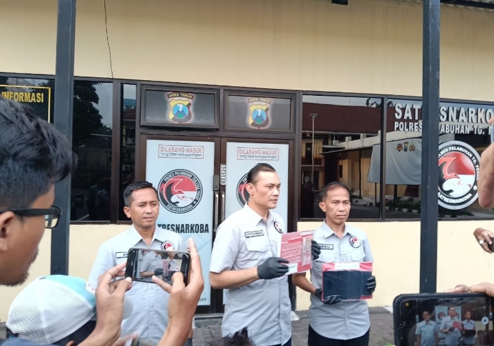 Polisi ungkap peredaran sabu di Surabaya empat tersangka diamankan