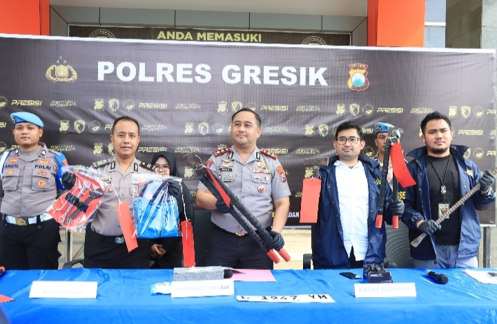 Alt Text: Polres Gresik tangkap komplotan pencuri kabel PLN