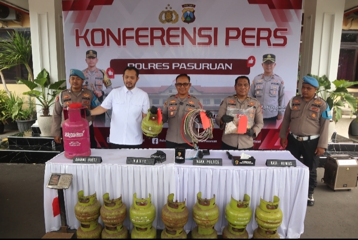 Polisi mengamankan barang bukti LPG subsidi ilegal di Pasuruan