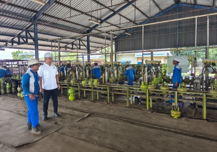 Petugas Polres Jombang cek distribusi LPG 3 kilogram di SPBE