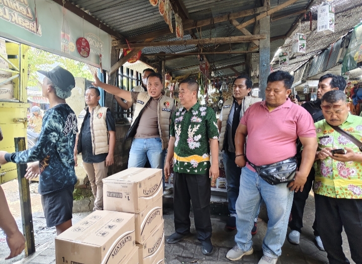distribusi minyakita oleh satgas pangan polres pasuruan