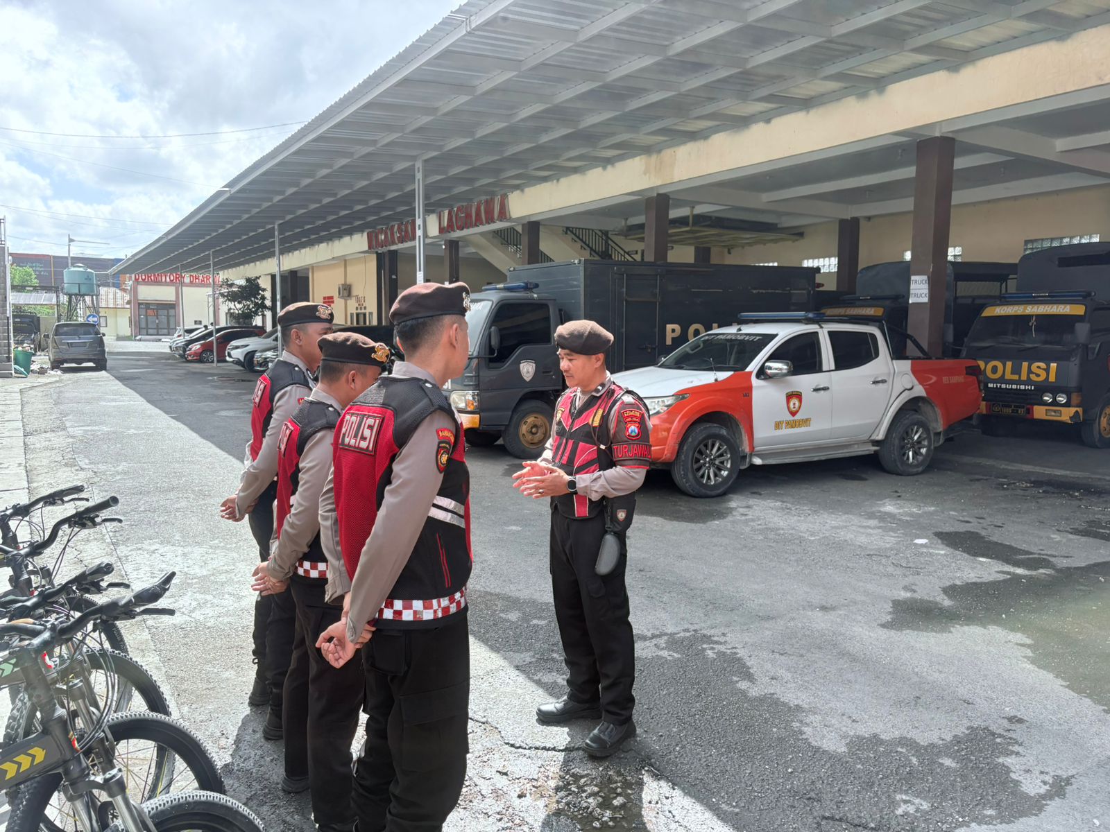 Patroli sepeda Presisi Polres Sampang Jumat Berkah 2026