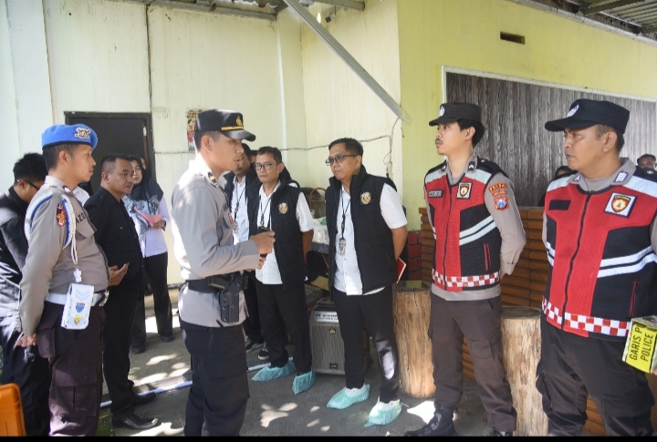 Personel Polres Bondowoso mengikuti lomba olah TKP dalam rangka Hari Bhayangkara ke-80