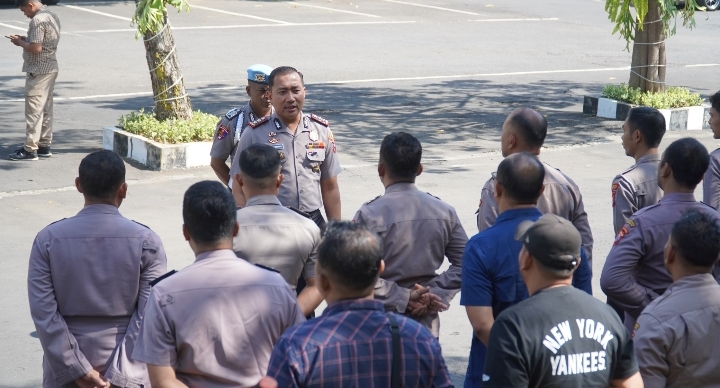Pengarahan personel Tim Tangguh Jogoboyo Polrestabes Surabaya di Lapangan B