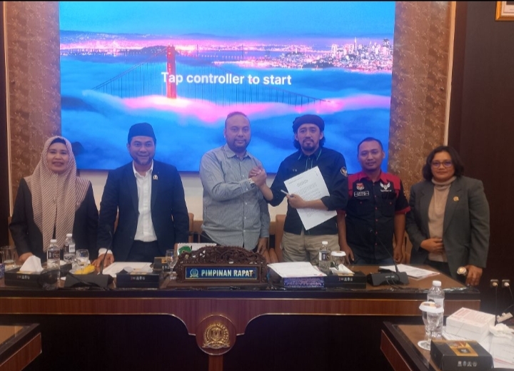 Audiensi GERANATS Jawa Timur bersama Komisi D DPRD Jatim terkait transportasi daring
