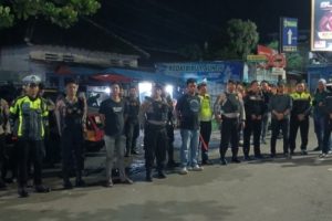 Personel Polres Jember mengamankan kegiatan latihan bersama PSHT di Kabupaten Jember