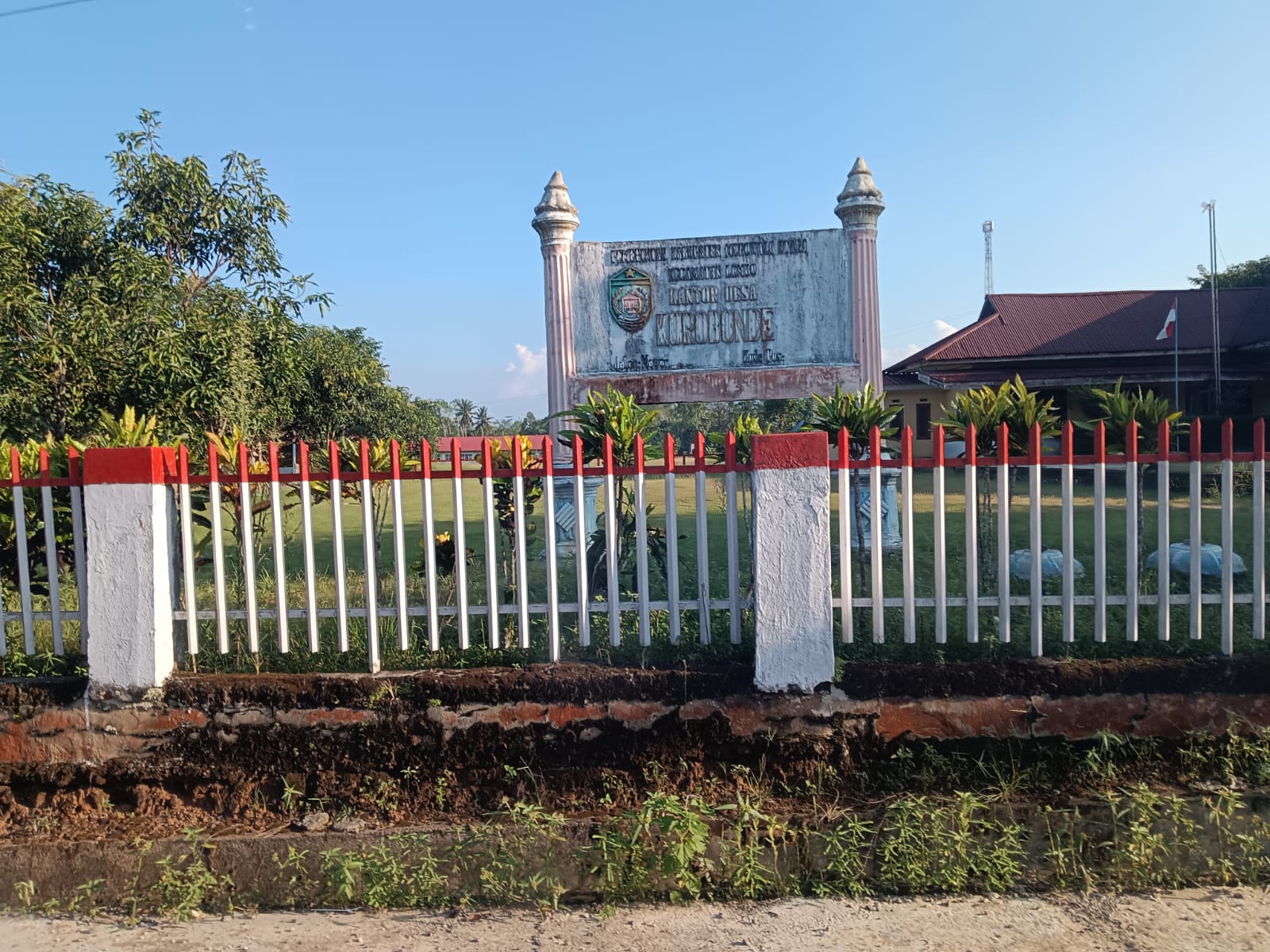 Kantor Desa Korobonde di Kabupaten Morowali Utara yang menjadi sorotan warga terkait transparansi pengelolaan Dana Desa dan program pemerintahan desa.
