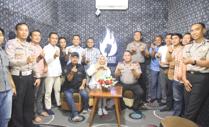 Kapolres Bondowoso AKBP Aryo Dwi Wibowo saat silaturahmi bersama insan pers dan organisasi media