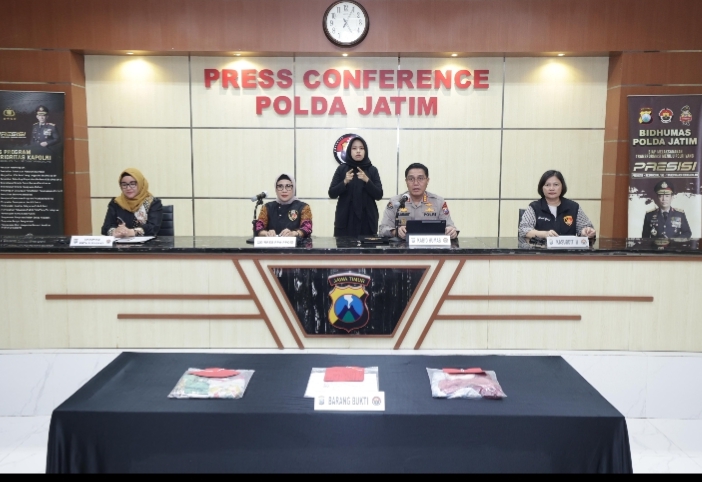 Konferensi pers Polda Jatim terkait pengungkapan kasus kekerasan seksual terhadap dua anak di Surabaya