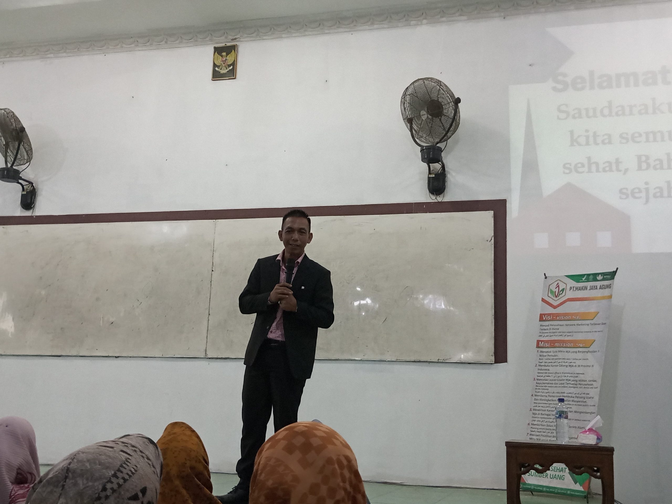 BPK Juhairi selaku Grand Master PT Makin Jaya Agung saat menghadiri pemaparan visi dan misi perusahaan di Bandar Jaya