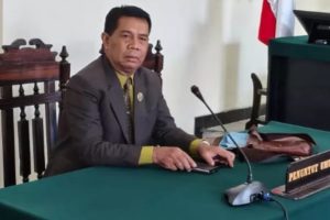 Endi Anwar SH kuasa hukum ahli waris Ismail Kosi saat persidangan sengketa lahan RS Pepakulia Bumi Raya Morowali terkait dugaan pemalsuan surat dan keterangan dalam perkara PN Poso.