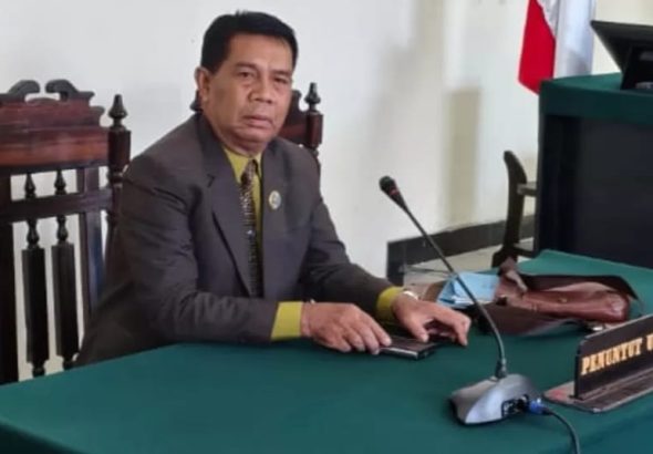 Endi Anwar SH kuasa hukum ahli waris Ismail Kosi saat persidangan sengketa lahan RS Pepakulia Bumi Raya Morowali terkait dugaan pemalsuan surat dan keterangan dalam perkara PN Poso.