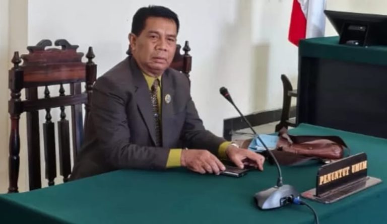 Endi Anwar SH kuasa hukum ahli waris Ismail Kosi saat persidangan sengketa lahan RS Pepakulia Bumi Raya Morowali terkait dugaan pemalsuan surat dan keterangan dalam perkara PN Poso.