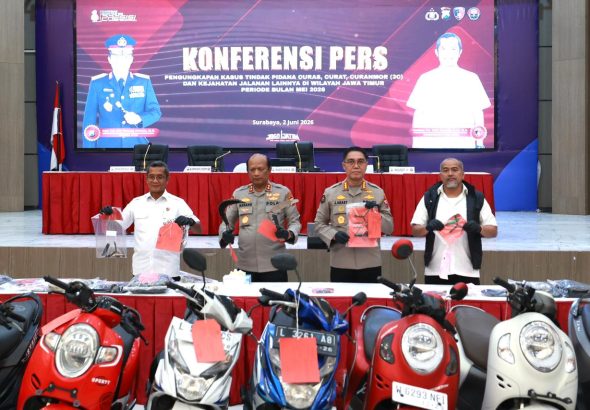 Kapolda Jawa Timur Irjen Pol Nanang Avianto memaparkan pengungkapan 320 kasus 3C dan kejahatan jalanan selama Mei 2026 di Gedung Mahameru Polda Jatim
