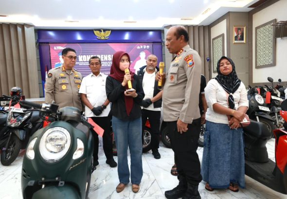 Polda Jatim mengembalikan sepeda motor korban curanmor dan begal setelah pengungkapan kasus 3C di Surabaya
