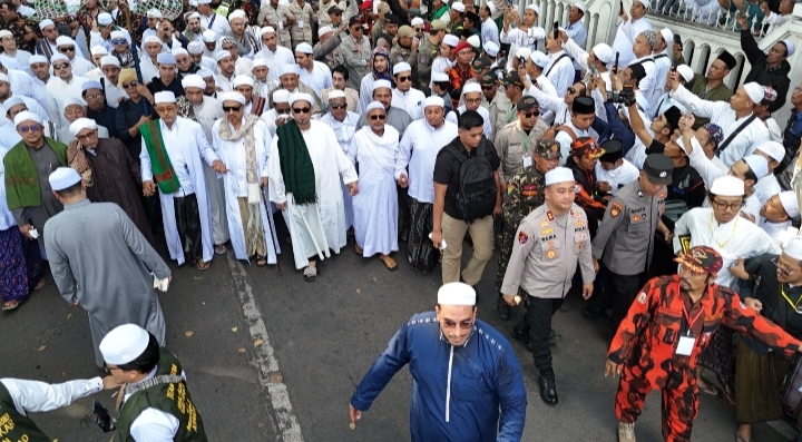 Kapolres Gresik AKBP Ramadhan Nasution memantau pengamanan Haul Habib Abu Bakar Assegaf ke-71 di Gresik