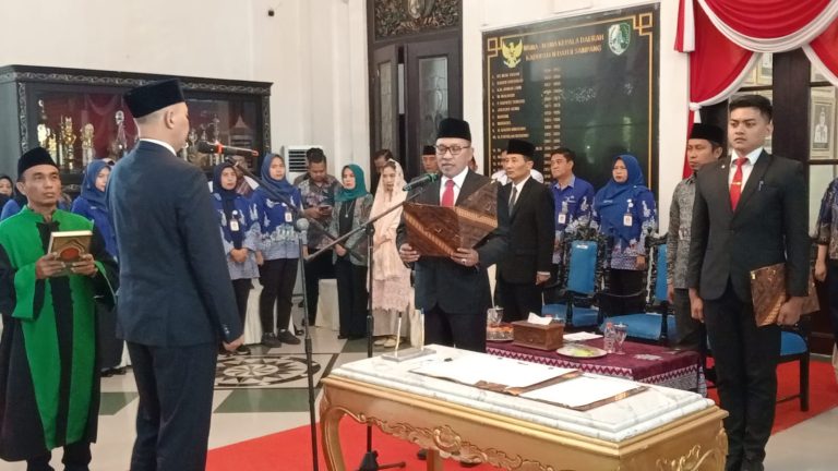 Bupati Sampang H Slamet Junaidi melantik Andy Andrian Hasan sebagai Direktur RSUD dr Mohammad Zyn Kabupaten Sampang periode 2026-2031