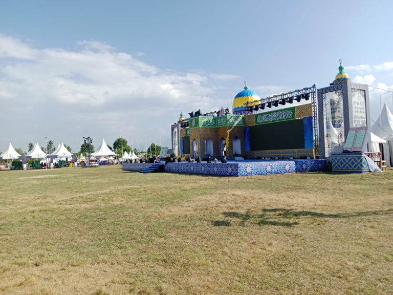 Panggung utama MTQ Tingkat Provinsi Sulawesi Tengah 2026 di Desa Lolu, Kecamatan Biromaru, Kabupaten Sigi yang telah dipersiapkan menjelang pembukaan resmi kegiatan.
