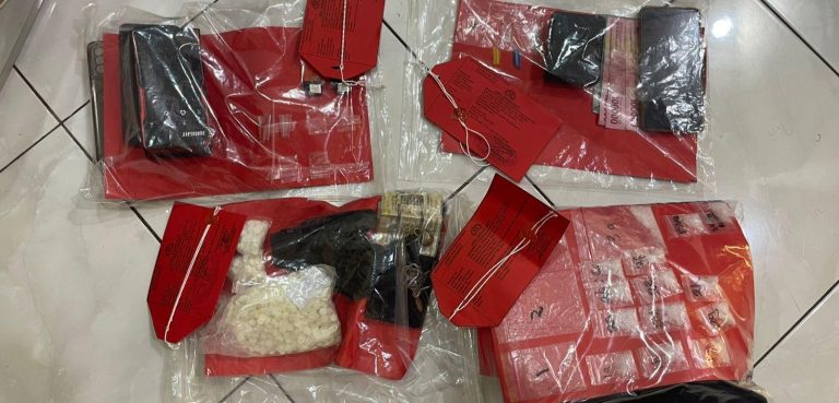 Barang bukti narkotika berupa 1.306 butir pil koplo jenis Y, 23 paket sabu, telepon genggam, uang tunai, dan perlengkapan lain yang diamankan Satresnarkoba Polres Bondowoso.
