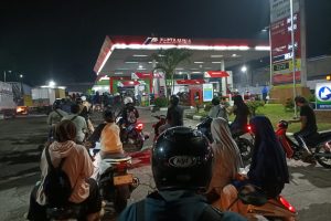 Prof Sutan Nasomal menyampaikan pandangan mengenai antrean BBM dan dampak ekonomi terhadap masyarakat Indonesia