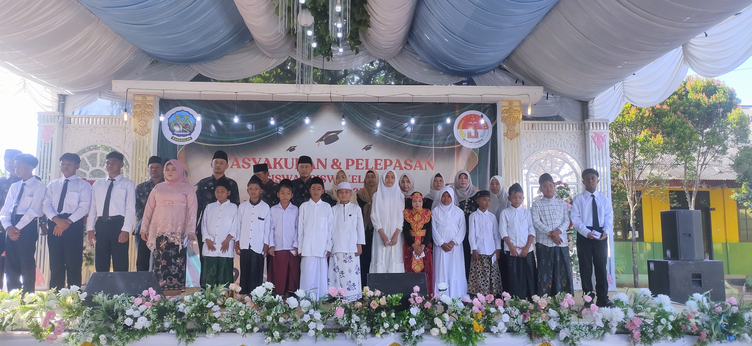 Prosesi tasyakuran dan pelepasan siswa kelas VI UPTD SDN Plakaran Kecamatan Arosbaya Kabupaten Bangkalan Tahun Pelajaran 2025-2026
