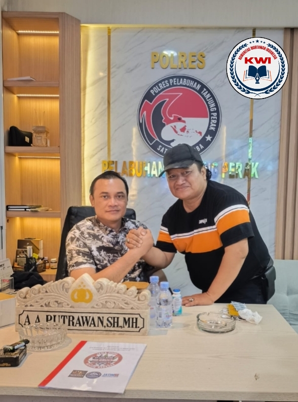 Abah Samsul Arifin bersama Kasat Resnarkoba Polres Pelabuhan Tanjung Perak memperkuat sinergi edukasi anti narkoba di Surabaya