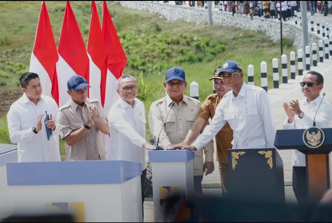 Presiden Prabowo Subianto meresmikan Inpres Jalan Daerah 2025 di Kabupaten Sampang Madura