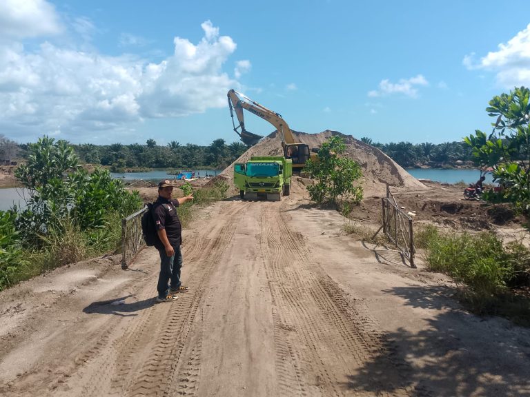 Ilustrasi aktivitas tambang pasir ilegal di Malangrapat Gunung Kijang Bintan Kepulauan Riau yang disorot Prof Sutan Nasomal
