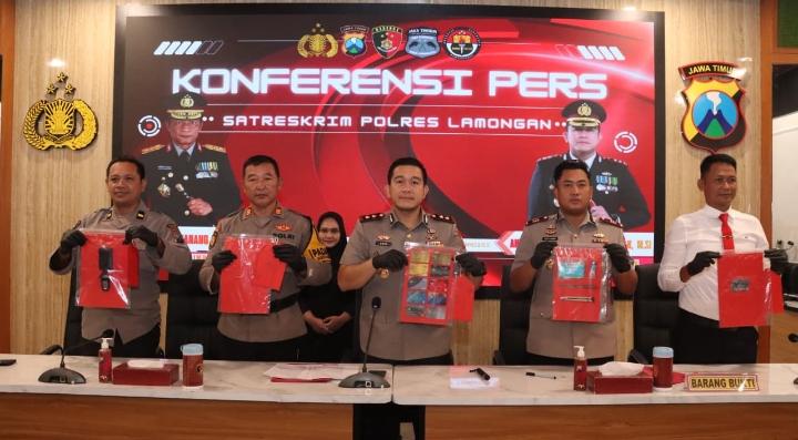 Satreskrim Polres Lamongan mengungkap jaringan ganjal ATM lintas daerah dan mengamankan lima tersangka residivis.